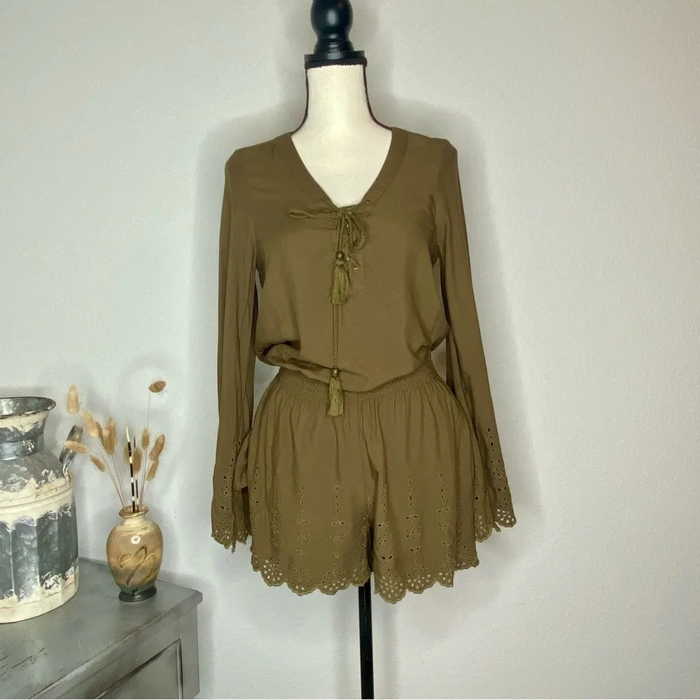 Jessica Simpson Romper With Lace Up Front - Picture 4 of 11
